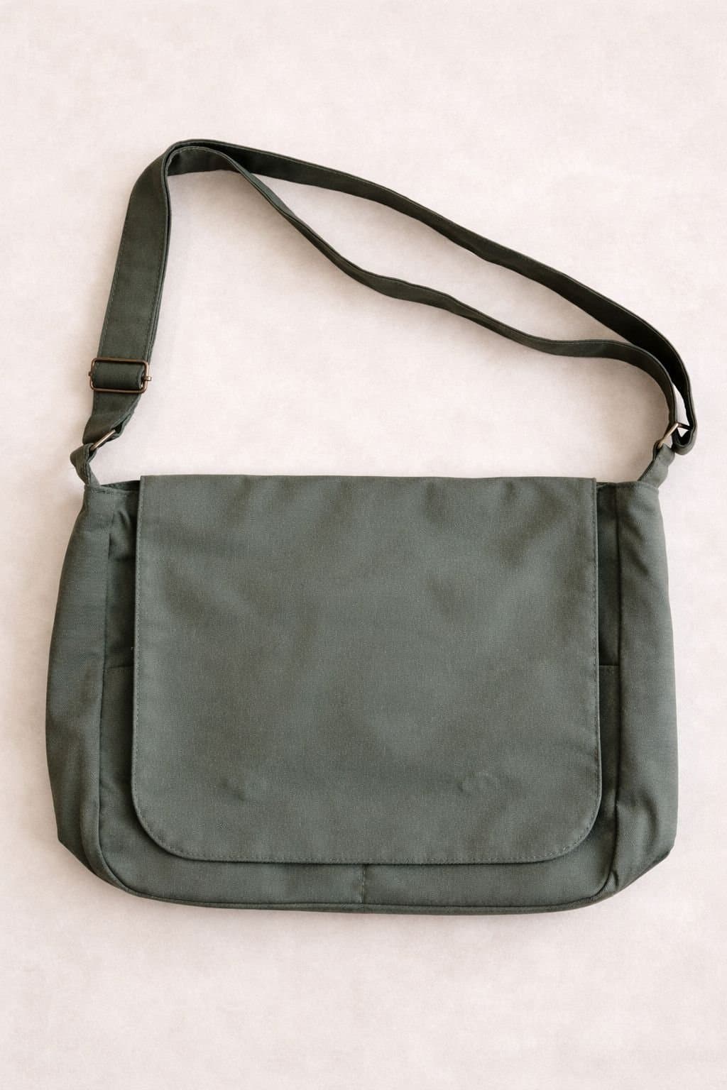 Morral Verde Militar V1 cerrado, de frente